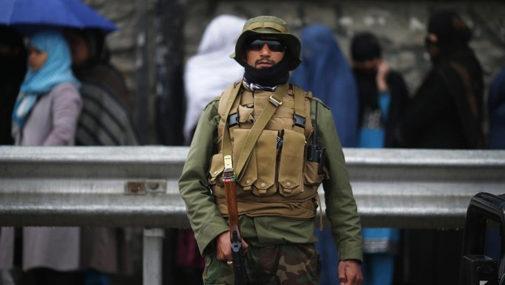 Dix policiers afghans tués par un taliban infiltré  - ảnh 1